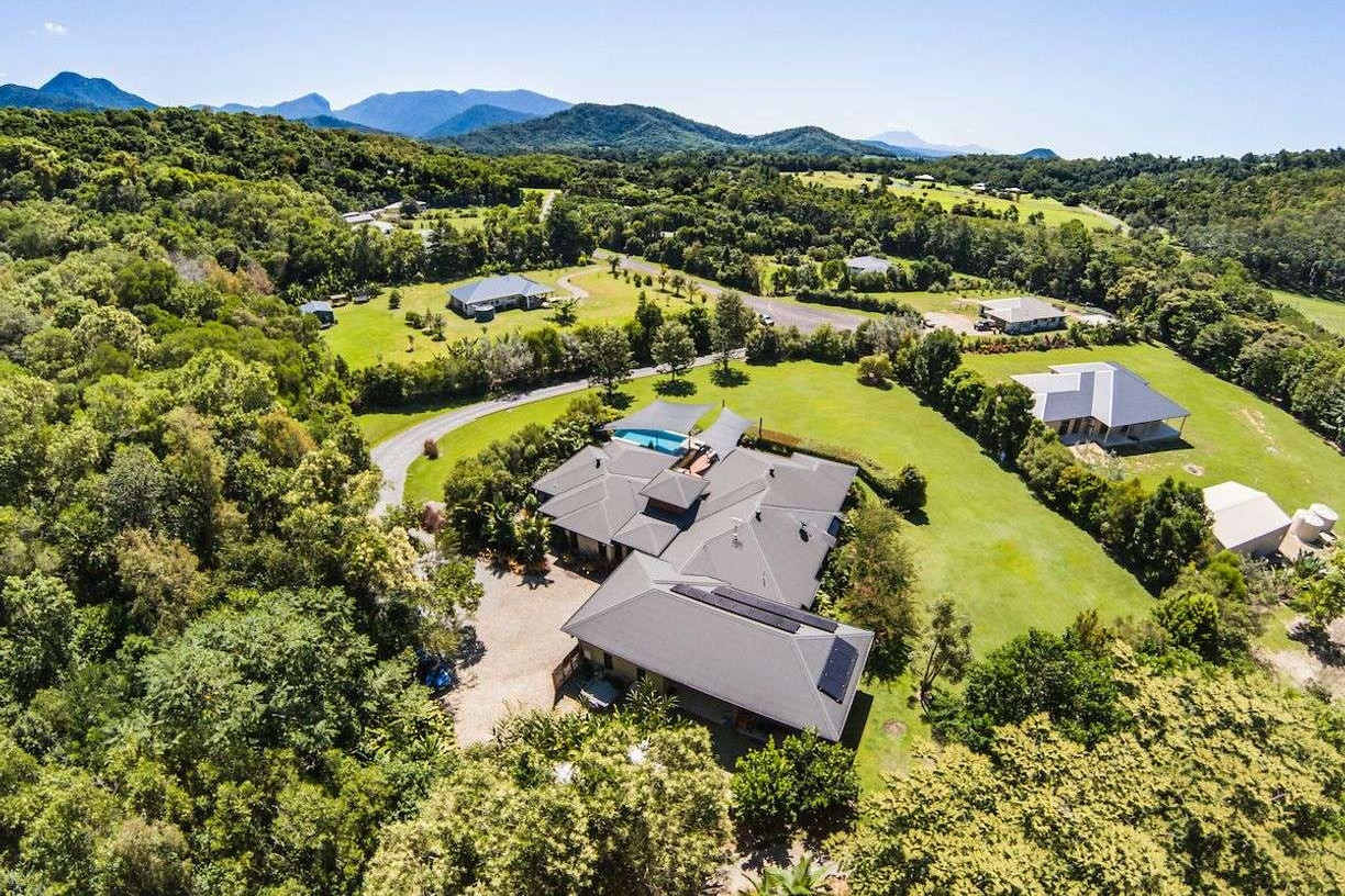 Luxury family retreat - feature photo